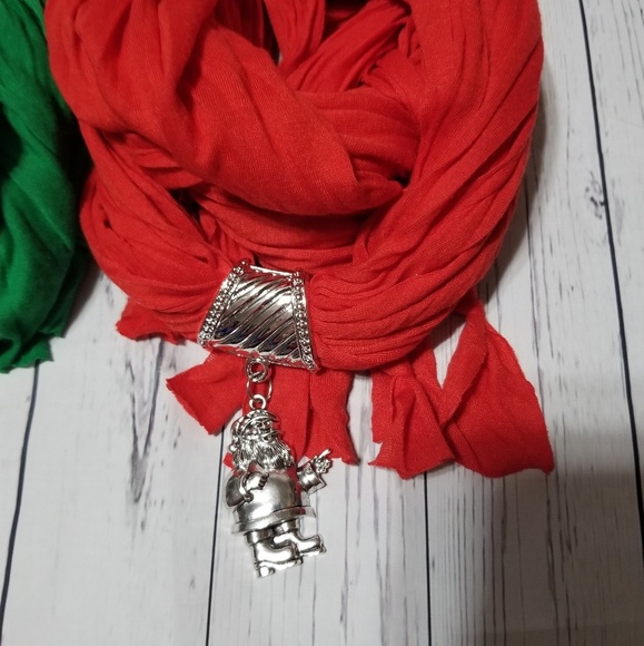 Holiday Charm Scarf Set - Picture 3 of 4